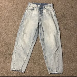 Balloon style jeans. Comfortable.